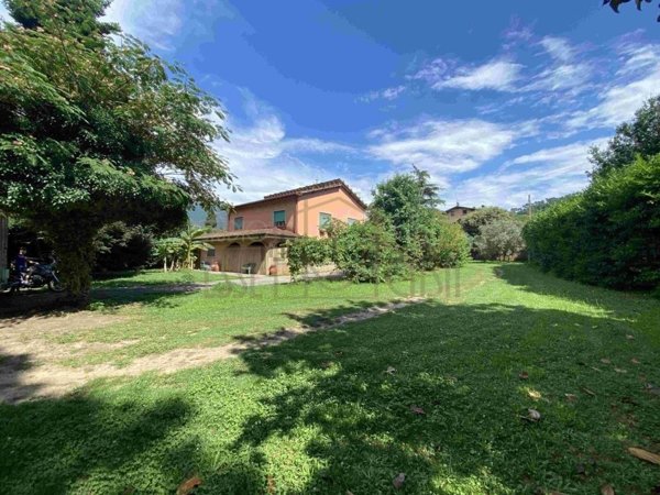 casa indipendente in vendita a Camaiore