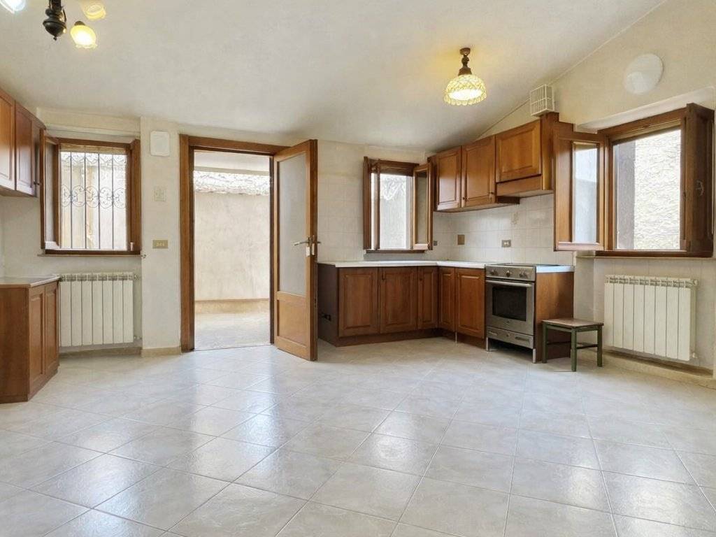 casa indipendente in vendita a Camaiore in zona Vado