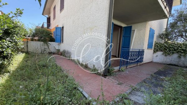 appartamento in vendita a Camaiore in zona Lido di Camaiore