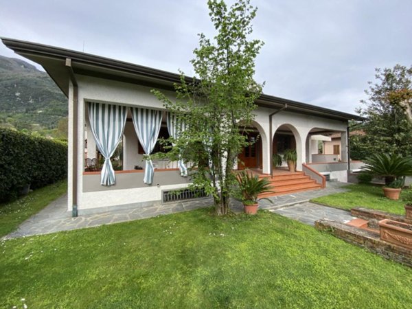 casa indipendente in vendita a Camaiore