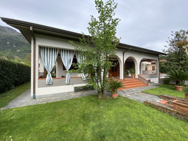 villa in vendita a Camaiore