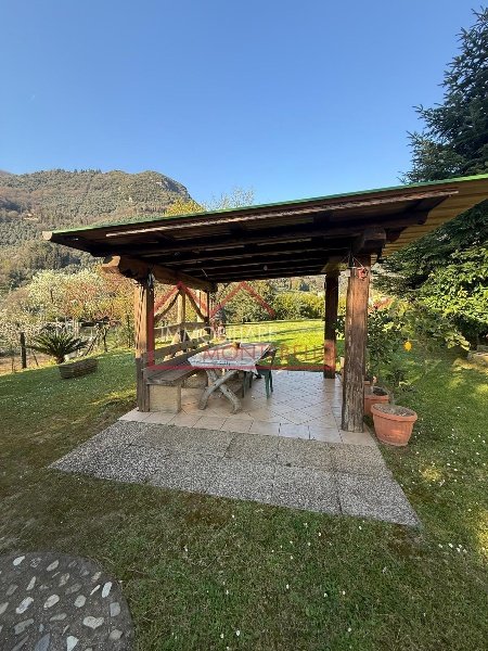 casa indipendente in vendita a Camaiore in zona Lombrici