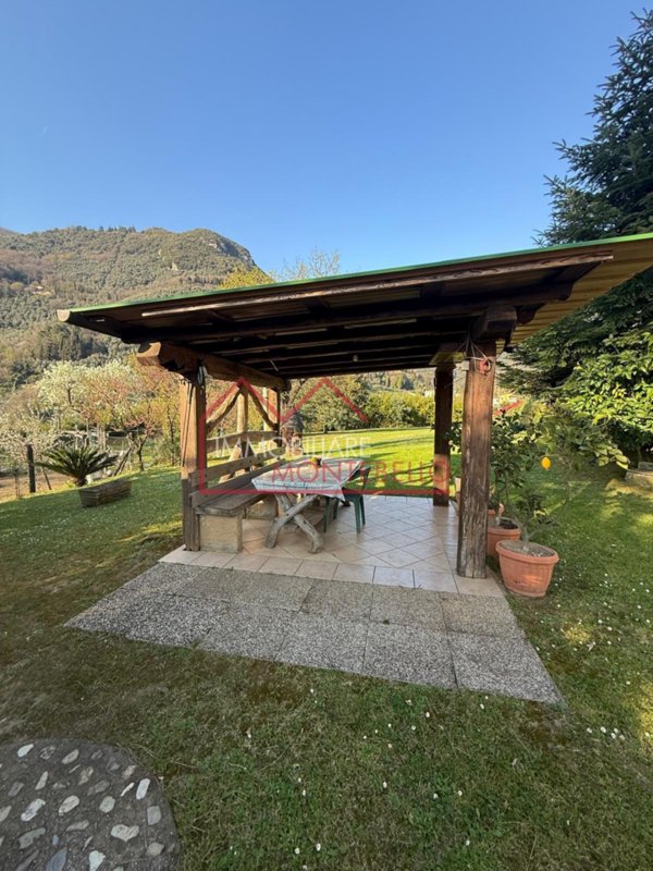 casa indipendente in vendita a Camaiore in zona Lombrici