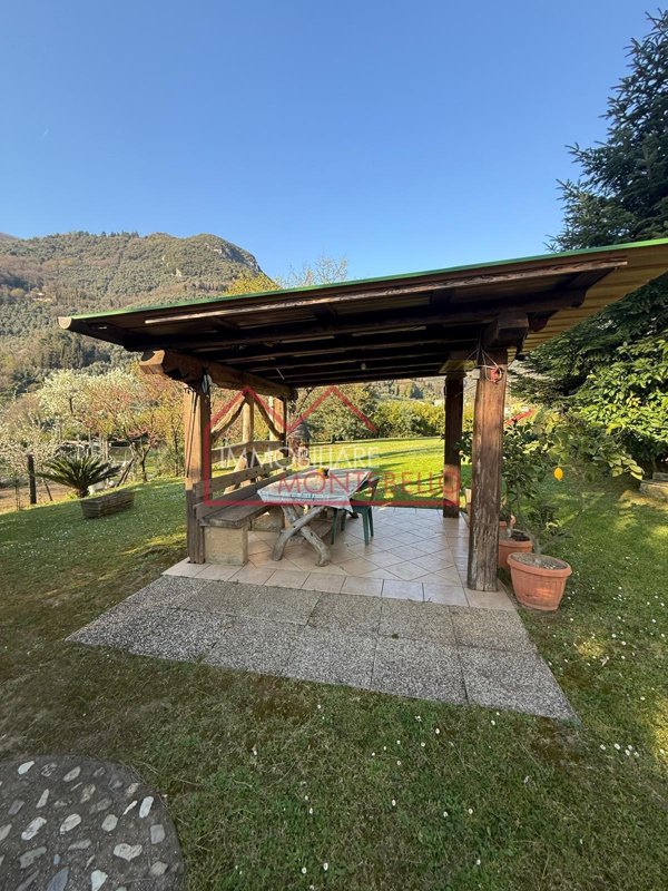 casa indipendente in vendita a Camaiore in zona Lombrici