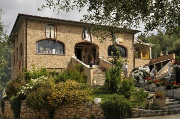 casa indipendente in vendita a Camaiore