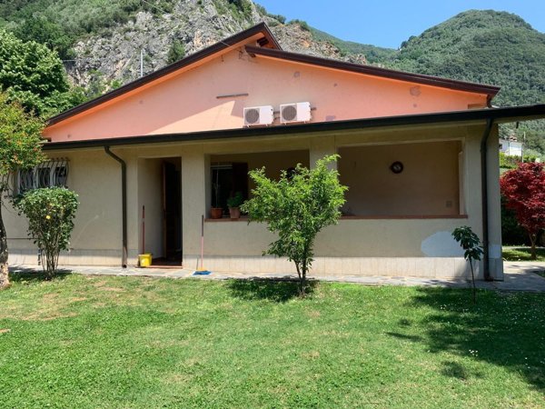 casa indipendente in vendita a Camaiore