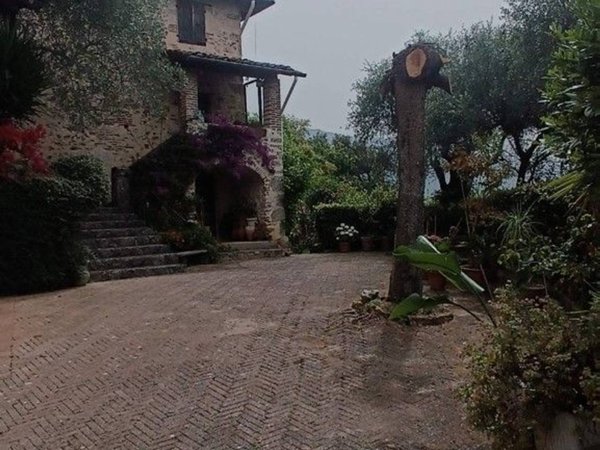 casa indipendente in vendita a Camaiore