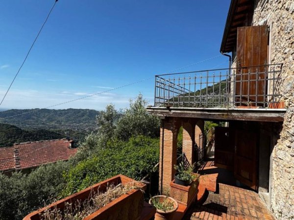casa indipendente in vendita a Camaiore in zona Casoli