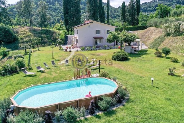 casa indipendente in vendita a Camaiore
