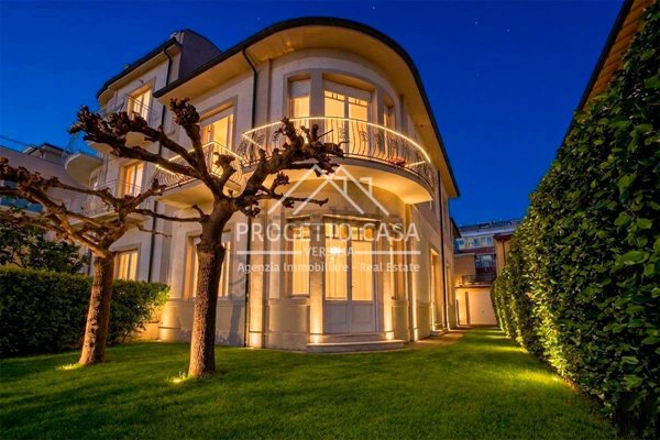 casa indipendente in vendita a Camaiore in zona Lido di Camaiore