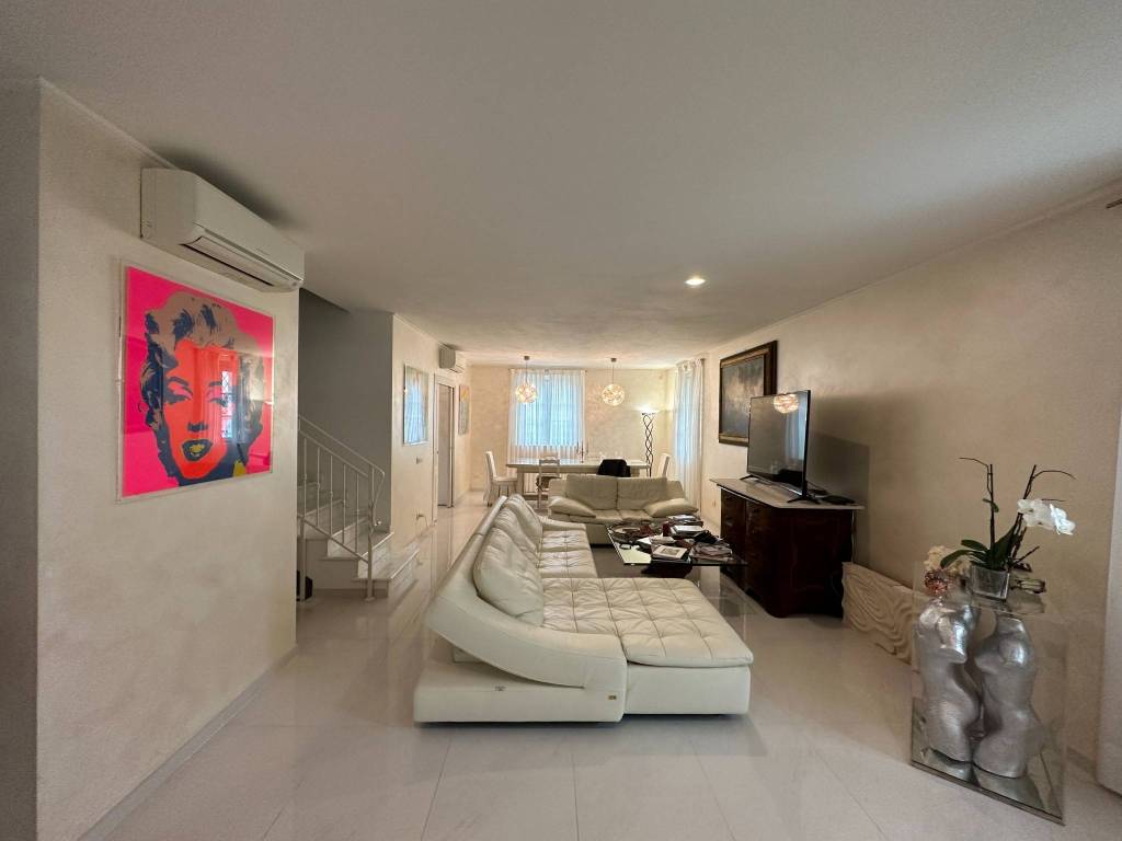 casa indipendente in vendita a Camaiore in zona Lido di Camaiore