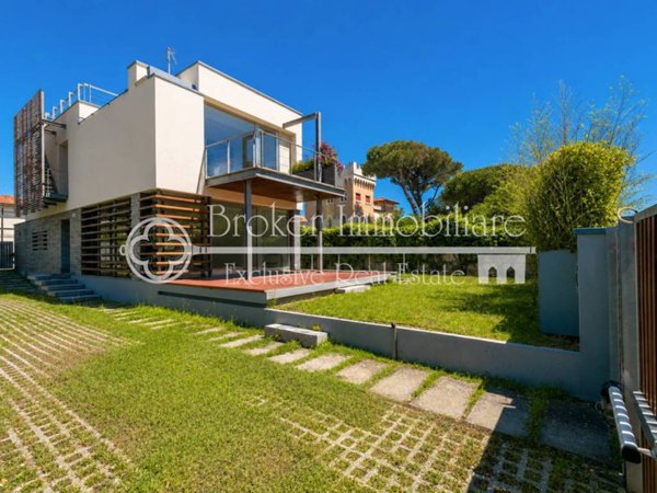 casa indipendente in vendita a Camaiore in zona Lido di Camaiore