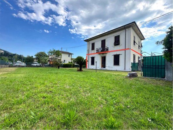 casa indipendente in vendita a Camaiore in zona Capezzano Pianore