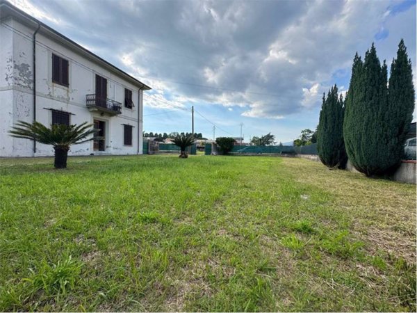 casa indipendente in vendita a Camaiore in zona Capezzano Pianore