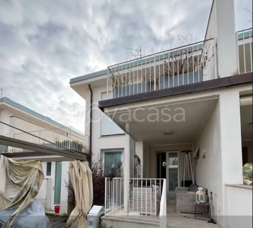 casa indipendente in vendita a Camaiore in zona Lido di Camaiore