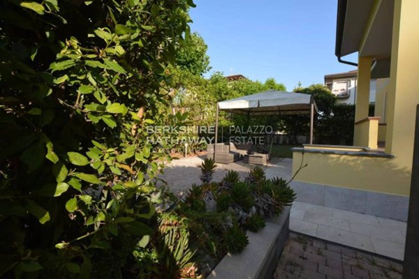 casa indipendente in vendita a Camaiore in zona Secco