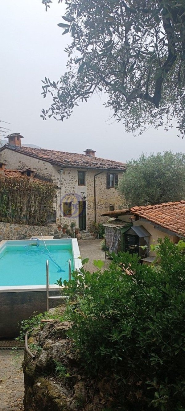 casale in vendita a Camaiore