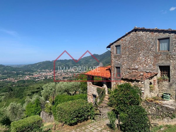 casa indipendente in vendita a Camaiore