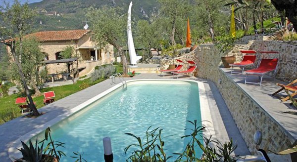 casa indipendente in vendita a Camaiore