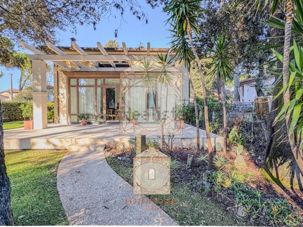 casa indipendente in vendita a Camaiore