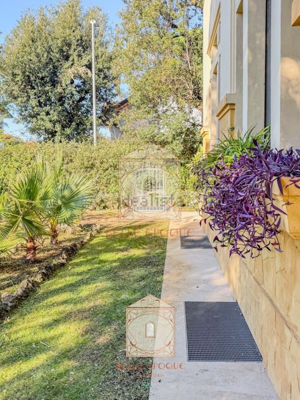 casa indipendente in vendita a Camaiore