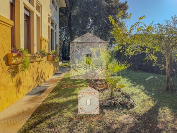casa indipendente in vendita a Camaiore
