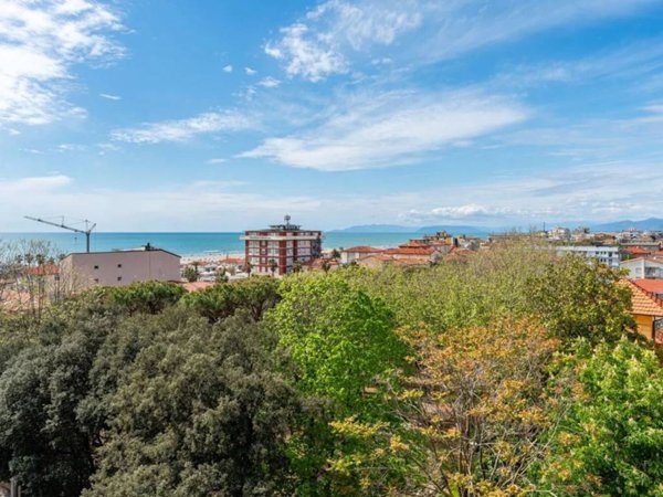 appartamento in vendita a Camaiore in zona Lido di Camaiore
