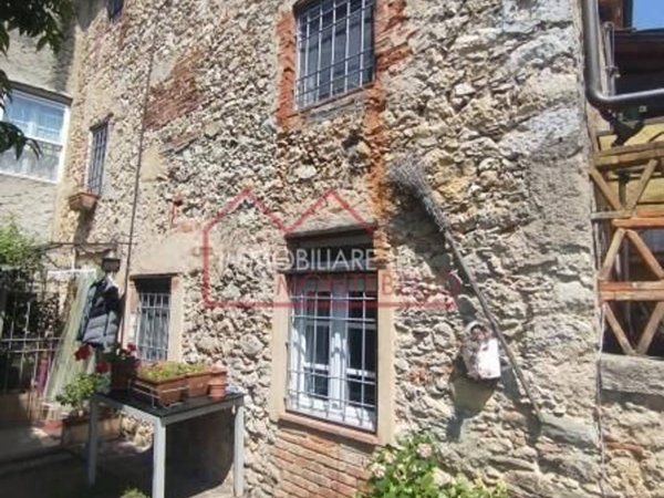 casa indipendente in vendita a Camaiore in zona Vado