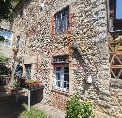 casa indipendente in vendita a Camaiore in zona Vado