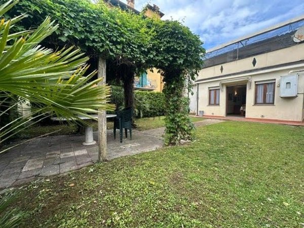 appartamento in vendita a Camaiore in zona Lido di Camaiore