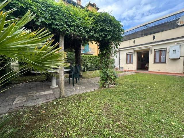 appartamento in vendita a Camaiore in zona Lido di Camaiore