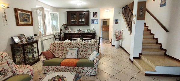 casa indipendente in vendita a Camaiore in zona Capezzano Pianore
