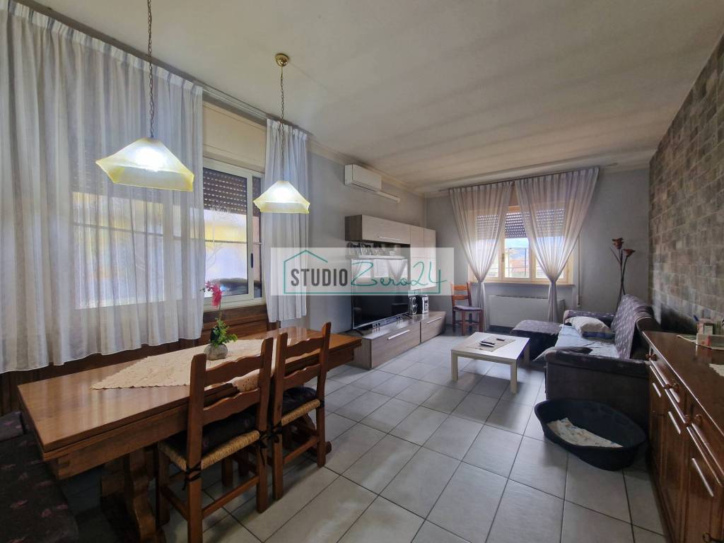 appartamento in vendita a Camaiore in zona Lido di Camaiore