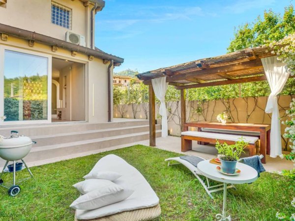 casa indipendente in vendita a Camaiore