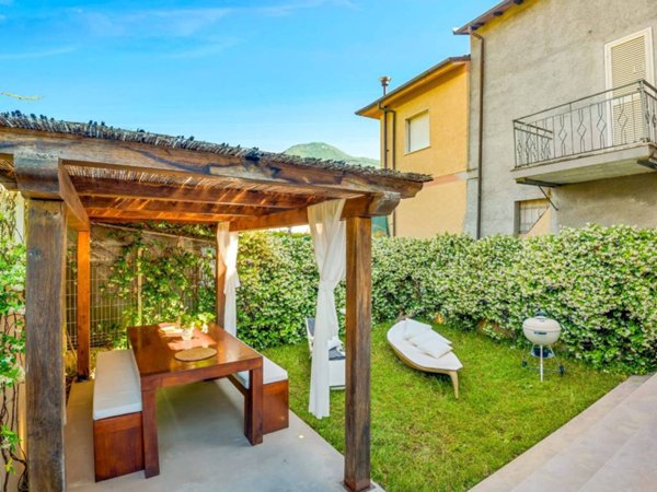 casa indipendente in vendita a Camaiore in zona Lido di Camaiore