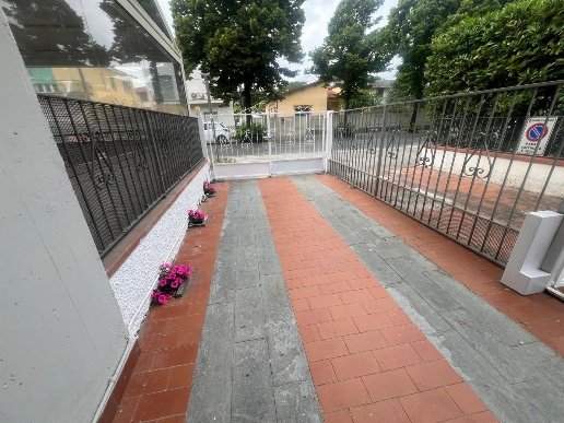 appartamento in vendita a Camaiore in zona Lido di Camaiore