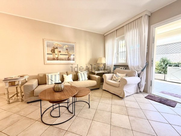 appartamento in vendita a Camaiore in zona Lido di Camaiore