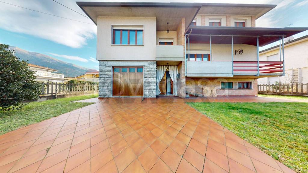 casa indipendente in vendita a Camaiore
