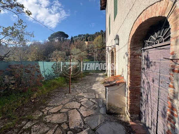 casa indipendente in vendita a Camaiore