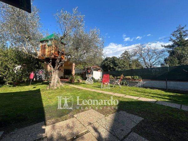 casa indipendente in vendita a Camaiore in zona Lido di Camaiore