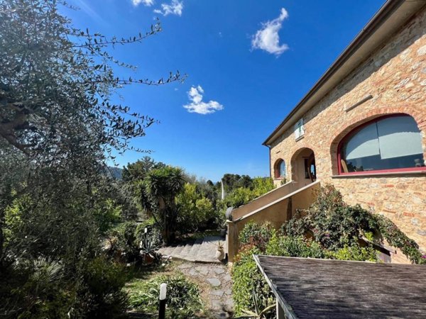 casa indipendente in vendita a Camaiore