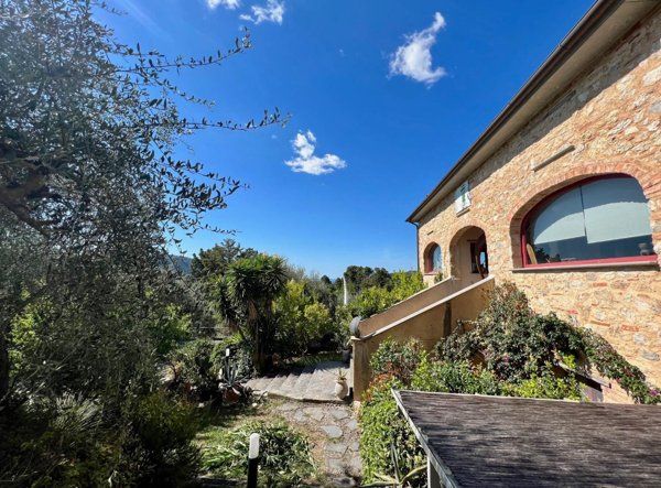 casa indipendente in vendita a Camaiore