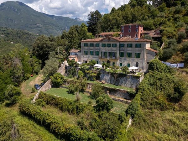 casa indipendente in vendita a Camaiore