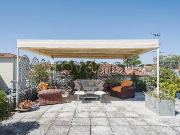 casa indipendente in vendita a Camaiore in zona Lido di Camaiore