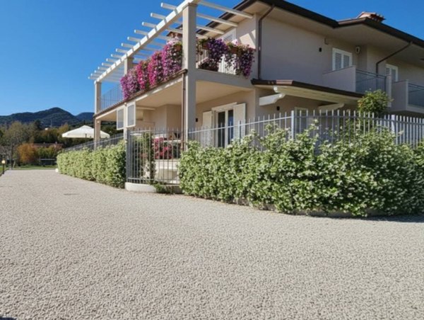 casa indipendente in vendita a Camaiore in zona Capezzano Pianore