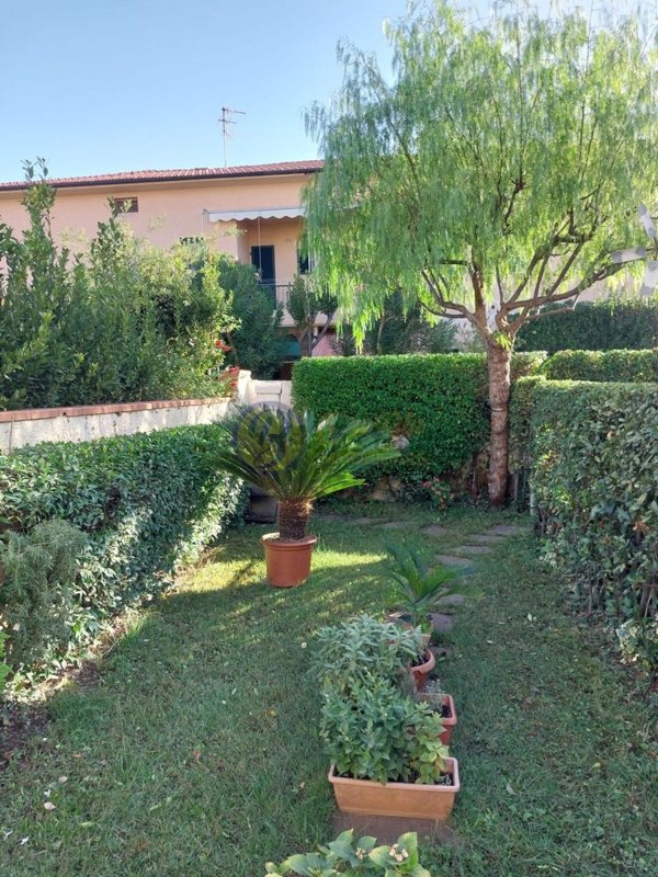 casa indipendente in vendita a Camaiore in zona Lido di Camaiore