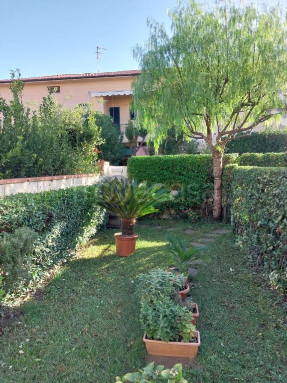 casa indipendente in vendita a Camaiore