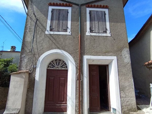 casa semindipendente in vendita a Camaiore