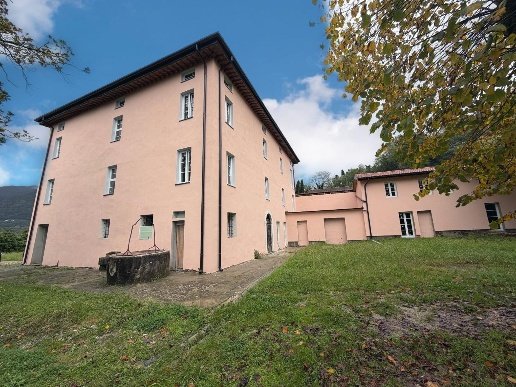 casa indipendente in vendita a Camaiore in zona Lido di Camaiore