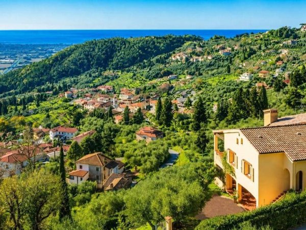 casa indipendente in vendita a Camaiore